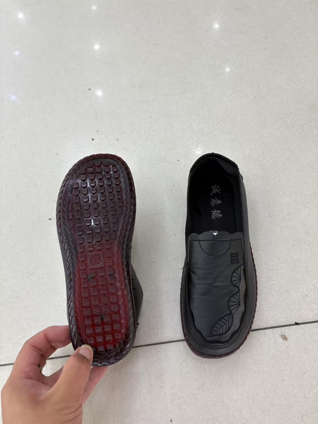 老北京布鞋2025牛筋软底圆头宽松女休闲鞋妈妈中老年防滑耐磨女鞋