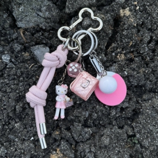 ironworks原创KT猫粉色系包包挂件骨头扣高级感手作少女穿搭配饰