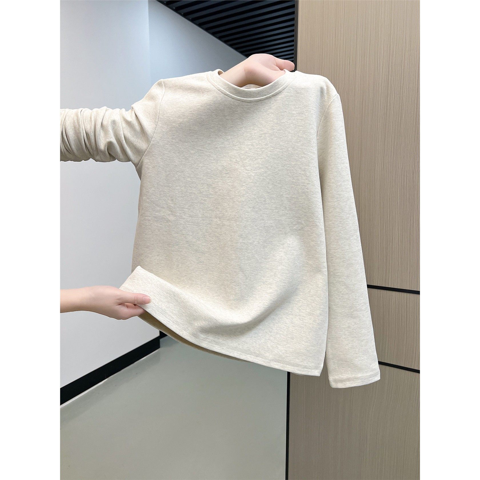秋冬打底衫基础款燕麦色磨毛长袖T恤女2025新款圆领纯色加厚上衣