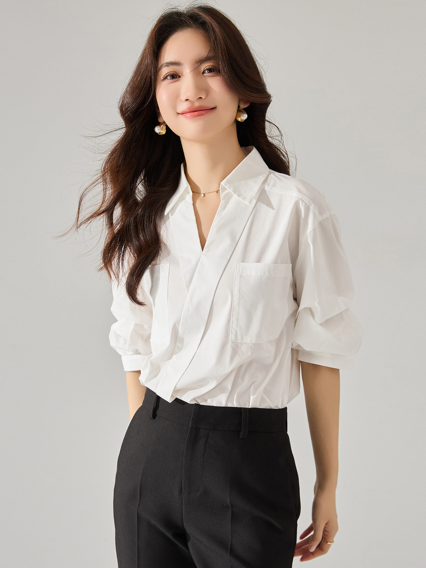 设计感小众纯棉衬衫女2024春夏新款通勤V字翻领职业宽松白色上衣