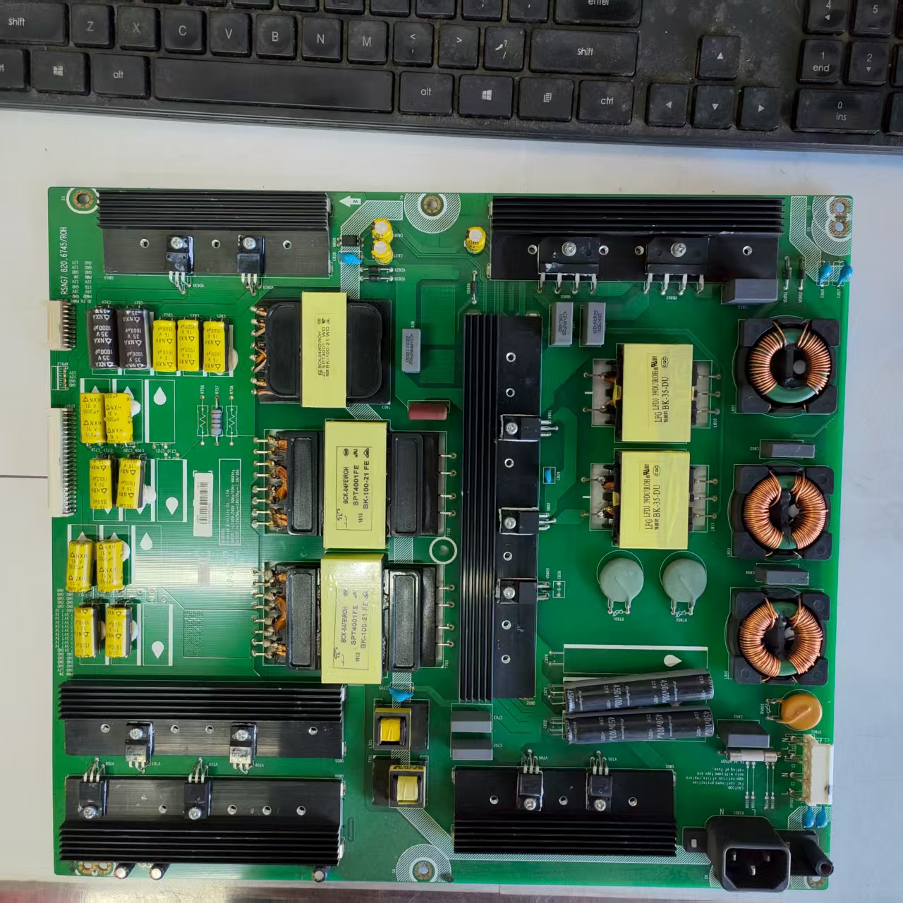 原装拆机海信 LED65MU9600X3DUC 电源板 RSAG7.820.6745 实物图