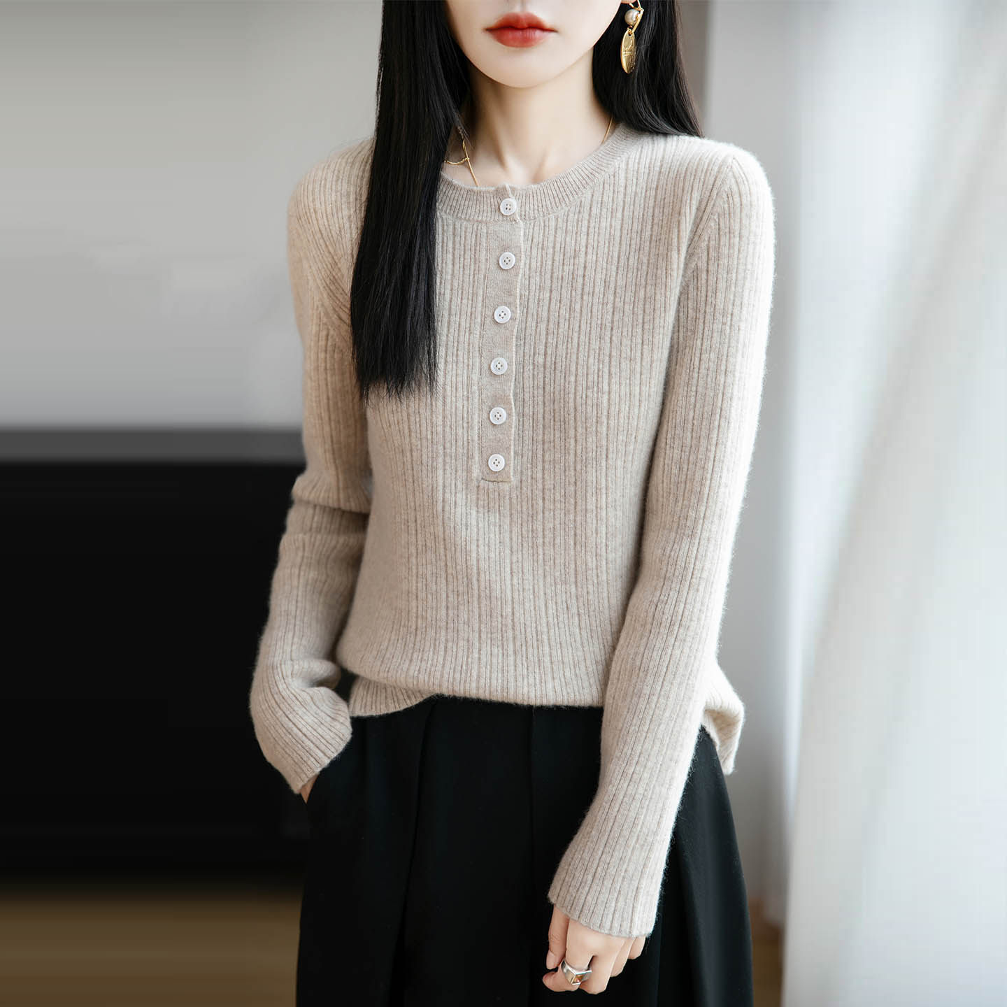 秋冬季纽扣圆领纯羊毛衫女毛衣