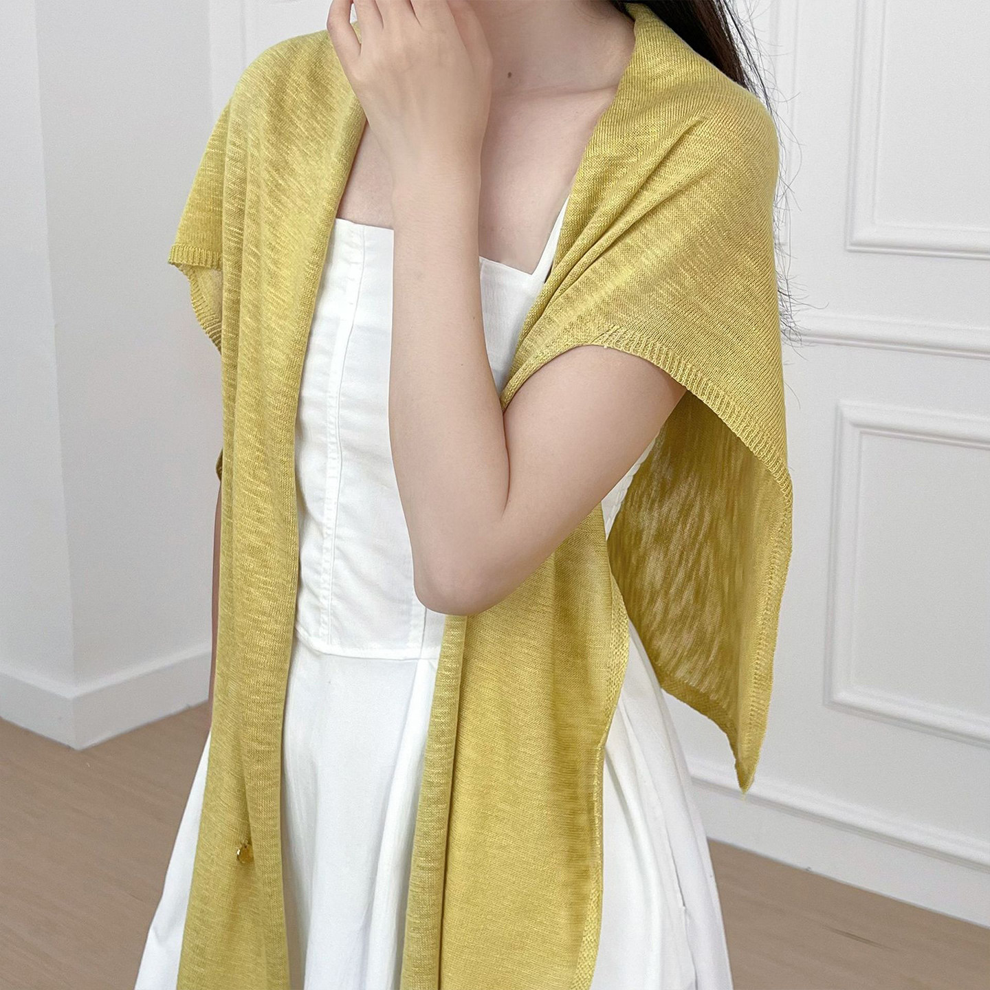 一抹暖调鹅黄！姜黄色针织披肩