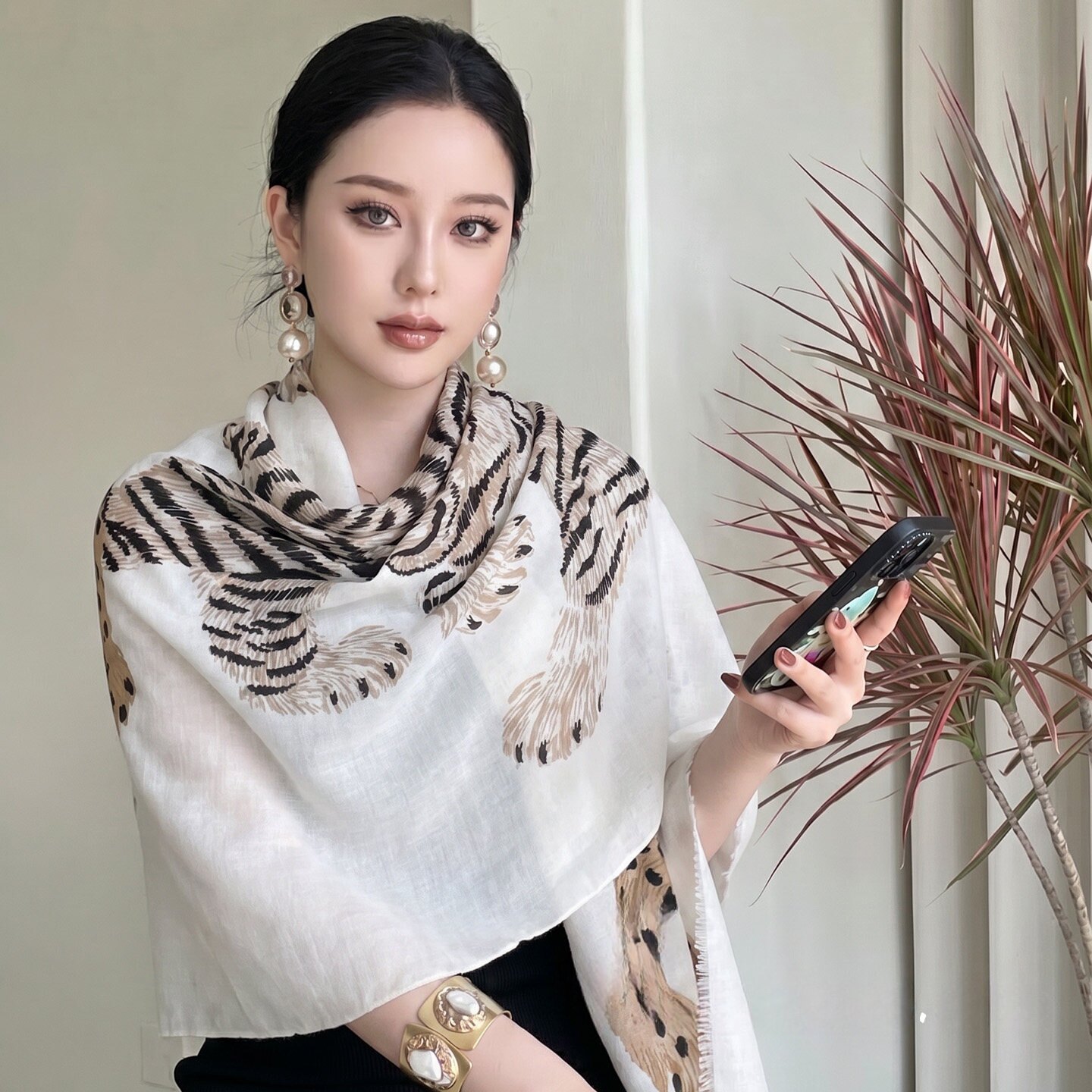 气质轻奢大女主豹纹印花披肩