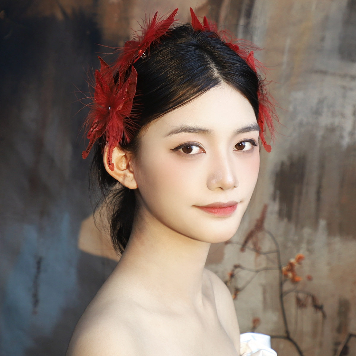 红色蝴蝶毛绒发卡气质新娘百搭侧边夹婚纱礼服晨袍配饰旅行发饰女