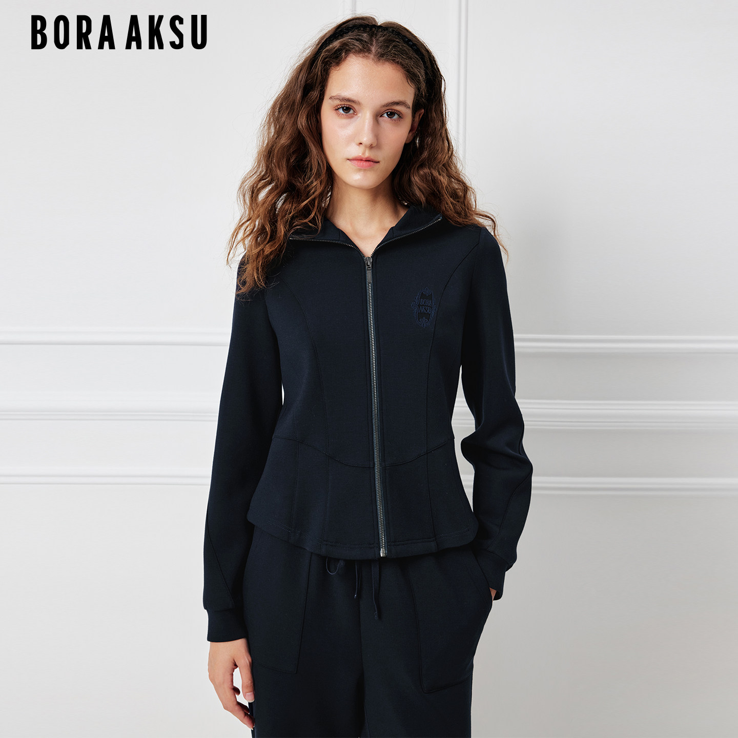 BORAAKSU藏蓝色蕾丝绣花logo外套