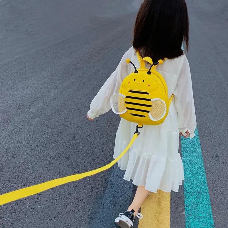 儿童卡通幼儿宝宝男1-3-5岁2小书包幼儿双肩蜜蜂牵引防走失的厂家