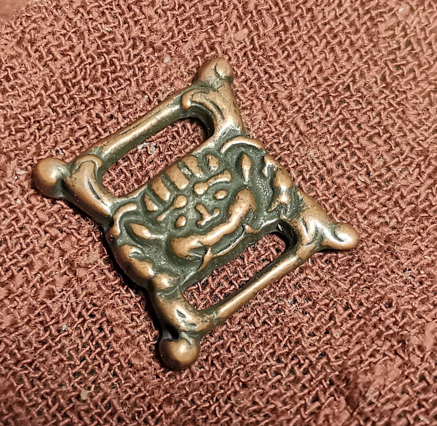 西藏文玩小尺寸复古紫铜经书扣瑞兽图腾百搭饰品配饰挂件随身佩戴