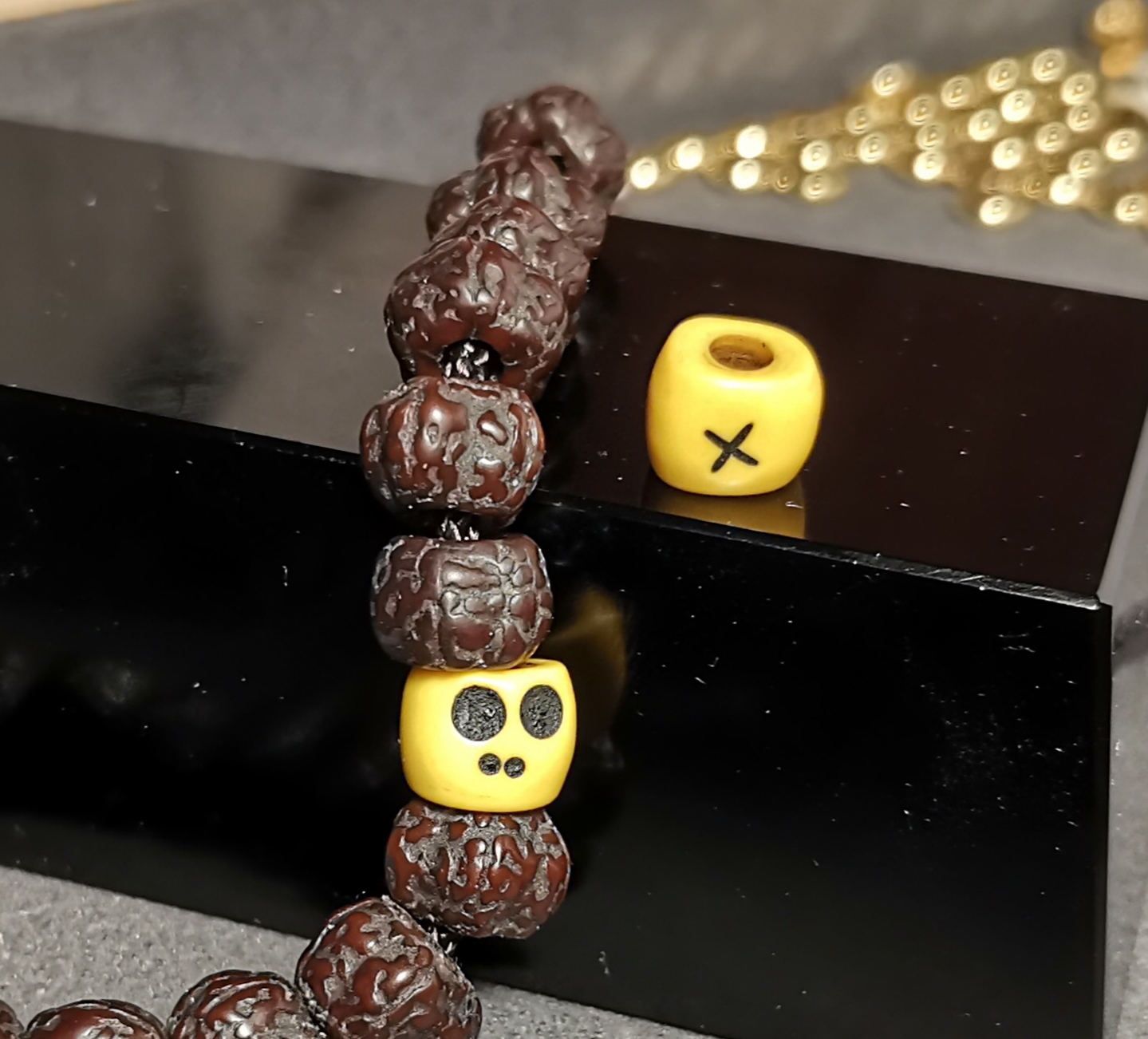 西藏文玩小元素老改黄料器尸陀林阿呆8mm左右精品配饰佩珠男女款