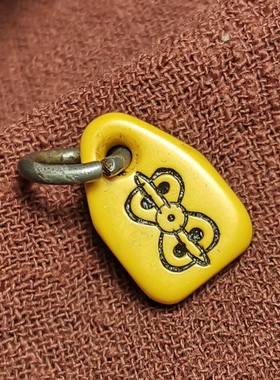 西藏元素11*20mm左右黄色料器手工雕刻金刚杵挂件测挂滴溜卡子款