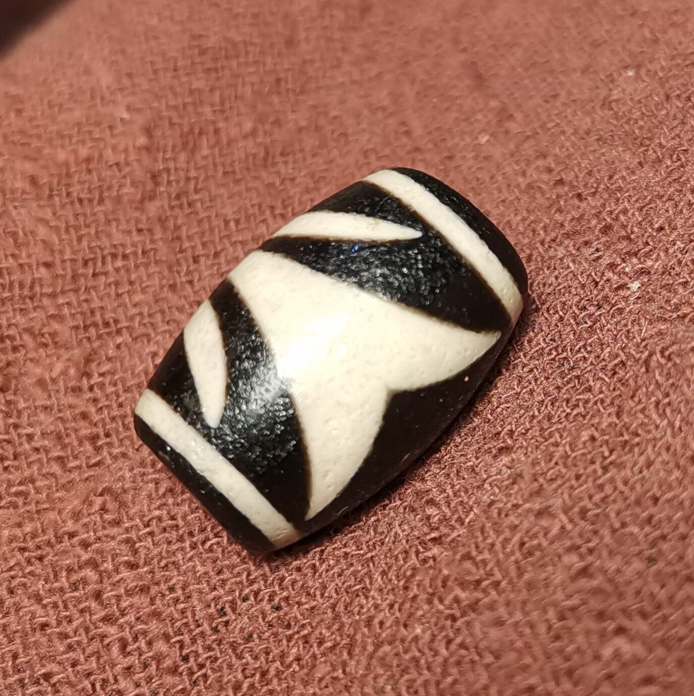 西藏文玩13.5*20mm黑白贵人天珠一物一图老磨损老款式吊坠顶珠款