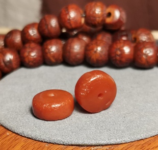 藏系老式一对南红玛瑙玉髓佛珠配饰佩珠隔珠腰珠古玩百搭藏饰天珠