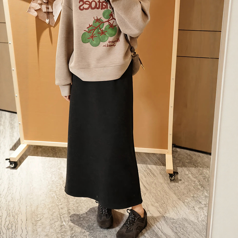 中长款直筒显瘦梨型身材遮肉裙子