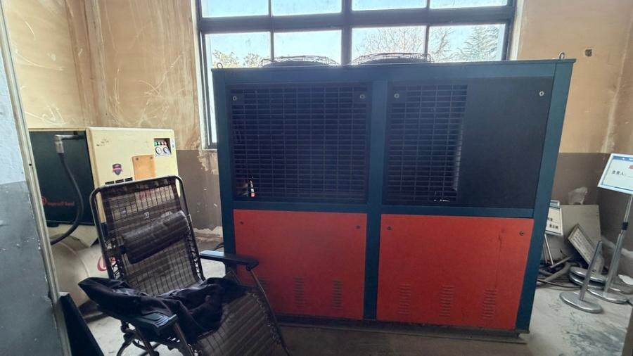 3月4日盐城机械公司的一批机器设备网络拍卖公告