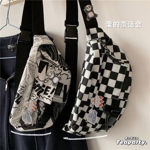 日系ins原宿暗黑风棋盘格子工装胸包女 韩国百搭斜挎包少女腰包潮