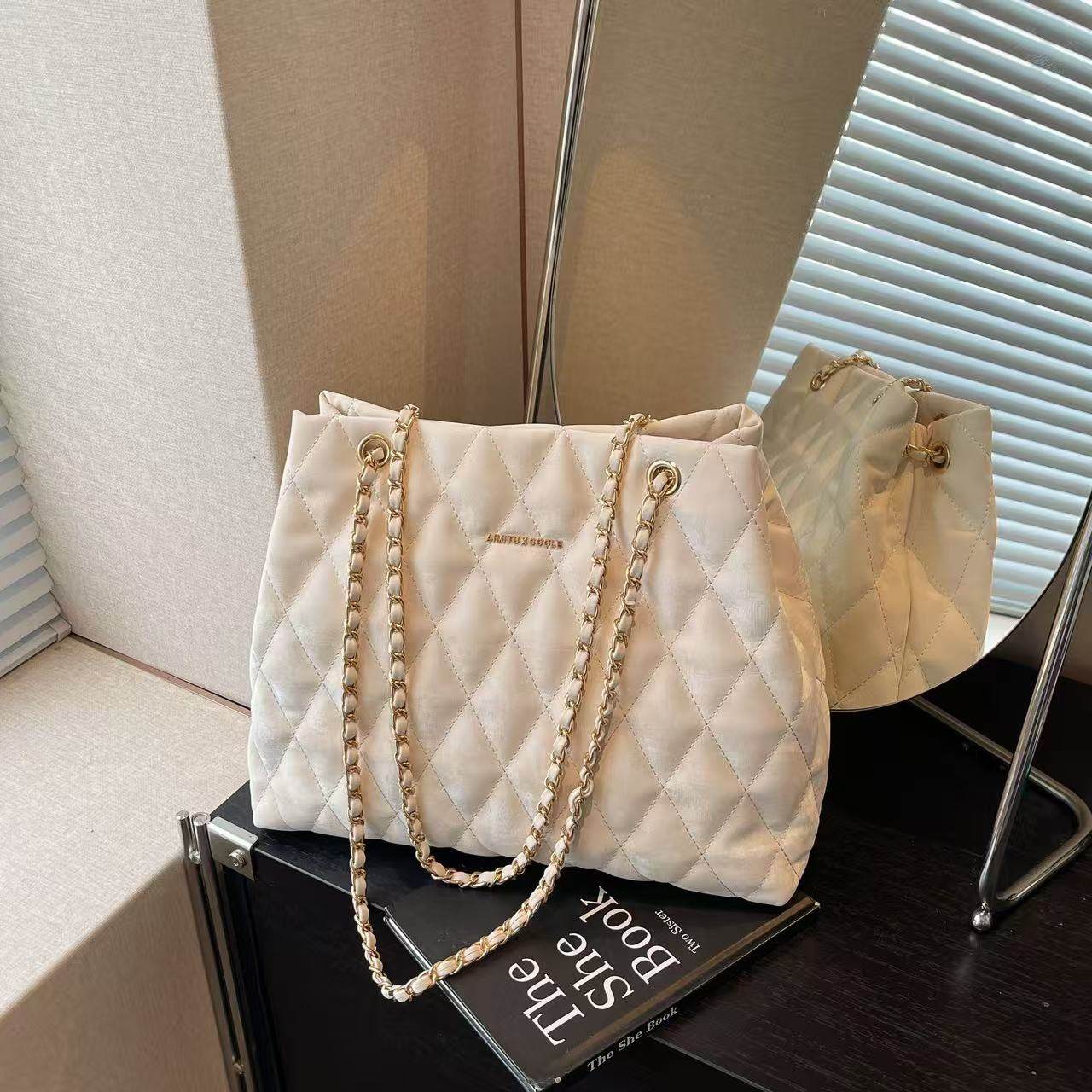 艾米兔女包2026新款时尚简约小众时尚洋气通勤休闲菱格单肩斜挎包,箱包皮具/热销女包/男包,托特包,淘宝优惠券,粉丝福利购,淘宝优惠卷