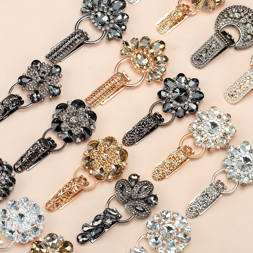 貂皮大衣皮草对扣金属带钻鸭嘴扣