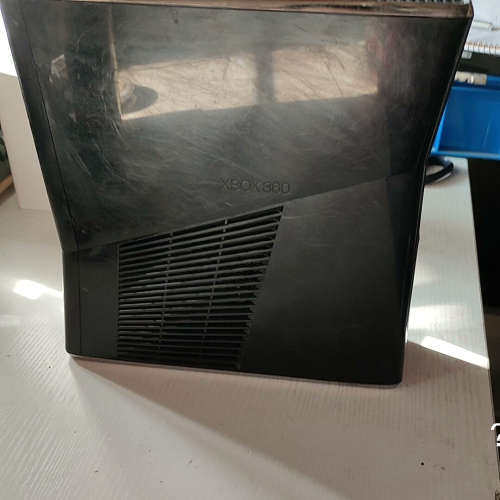 议价-XBOX 360游戏机二手的，成色如图，裸机没电源，没测试