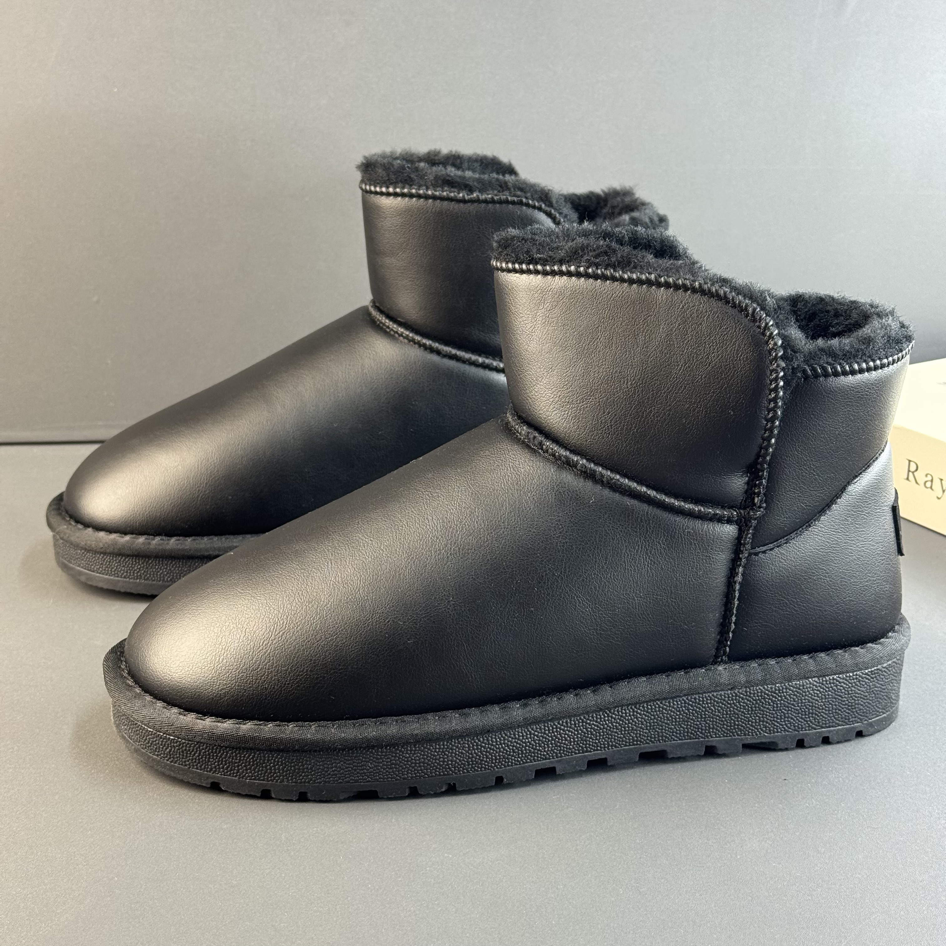 冬季新款皮面防水雪地靴男士防滑保暖加厚加绒短筒厚底舒适男靴