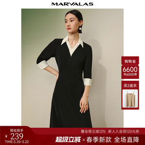 曼德诗V型Polo领连衣裙2026春季新品黑白撞色半袖中长款小黑裙子