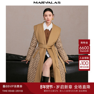 曼德诗羊毛呢拼接羽绒服2024冬季新款时尚字母满印大翻领设计大衣