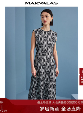 曼德诗圆领无袖连衣裙2025秋新款复古黑白花色印花裙中腰套头长裙