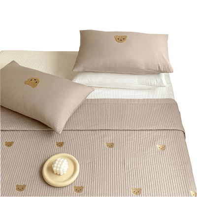 韩国床盖全棉夹棉抗菌小熊刺绣