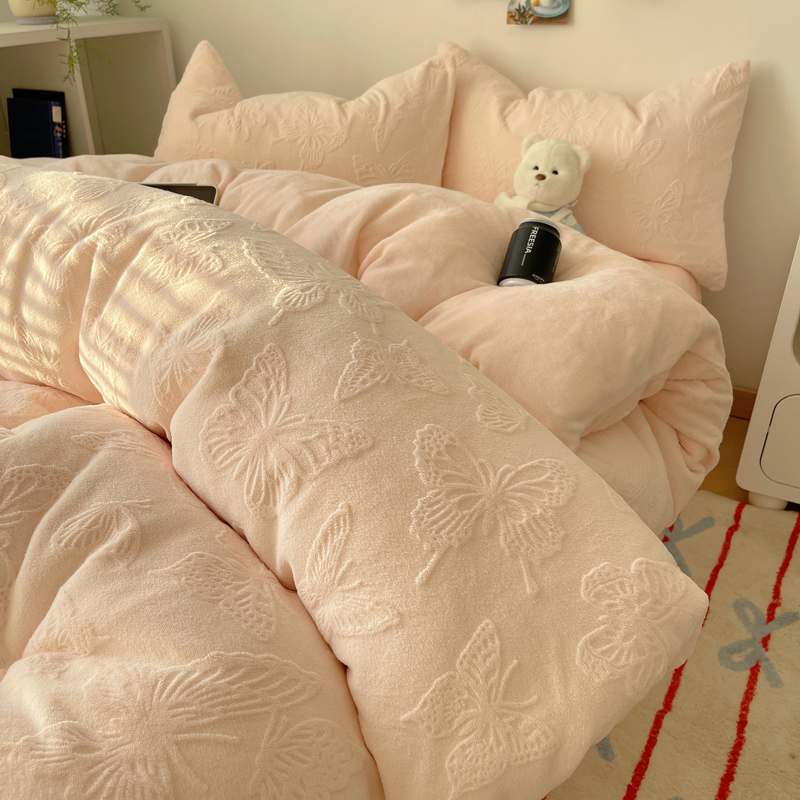 蝴蝶雕花牛奶绒四件套冬季保暖