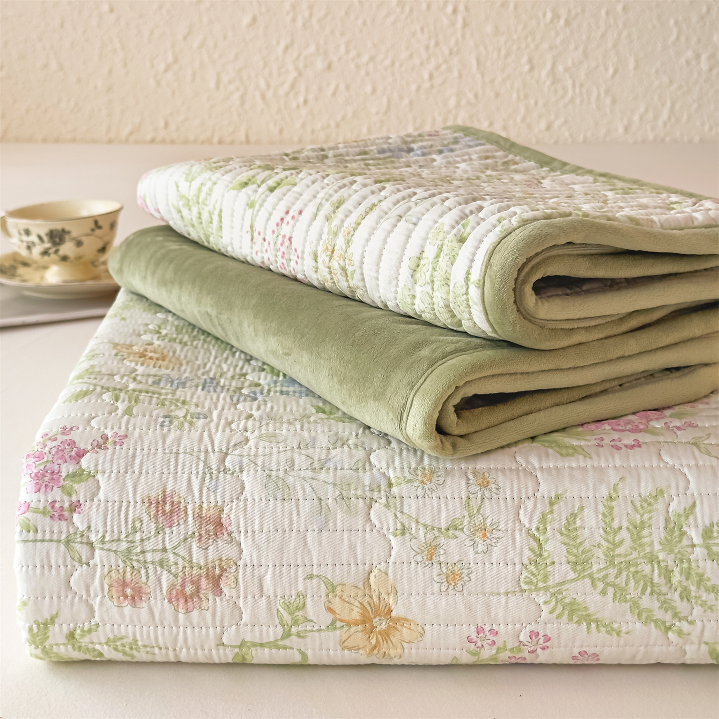 一面宝宝绒一面全棉床盖