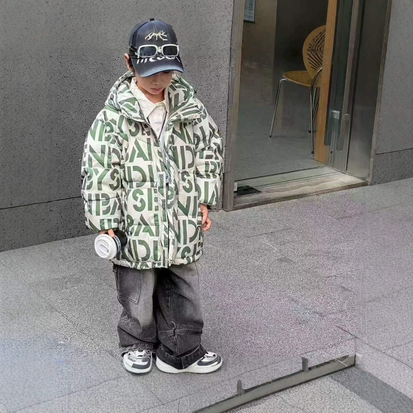地摊特价校服男童冬季字母印花羽丝绒加厚保暖时尚潮流儿童外套