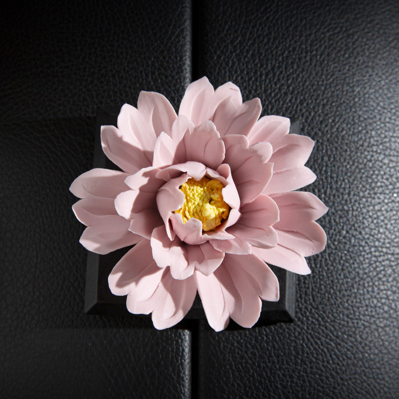 粉色牡丹花汽车车载香薰摆件中控天然健康精油香水品质高档