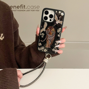 benefit黑色花纹高级老虎仙鹤带黑水钻手链17适用于iphone16promax苹果15PRO磁吸手机壳13新款 14冰川纹12防摔
