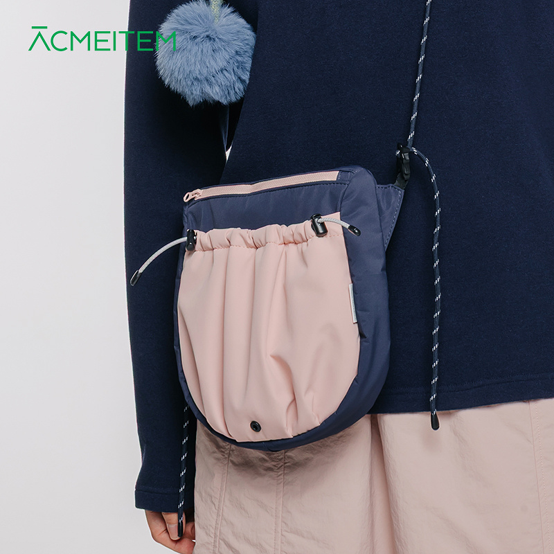 ACMEITEM爱棵米 户外可调节拼色夹棉挎包休闲小包斜挎手机包