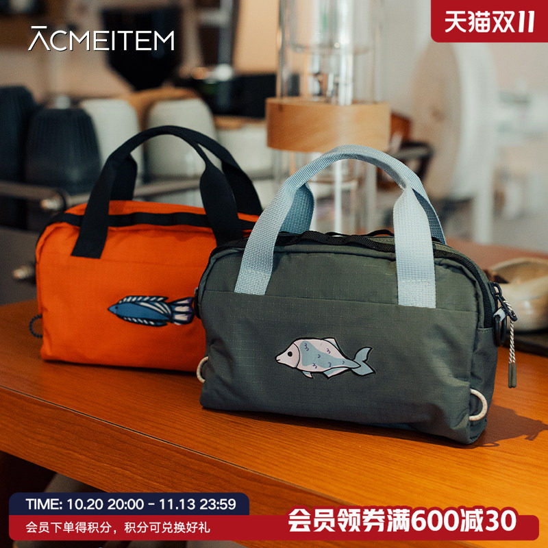 ACMEITEM爱棵米 户外小鱼刺绣休闲拎包可斜挎运动彩色小包