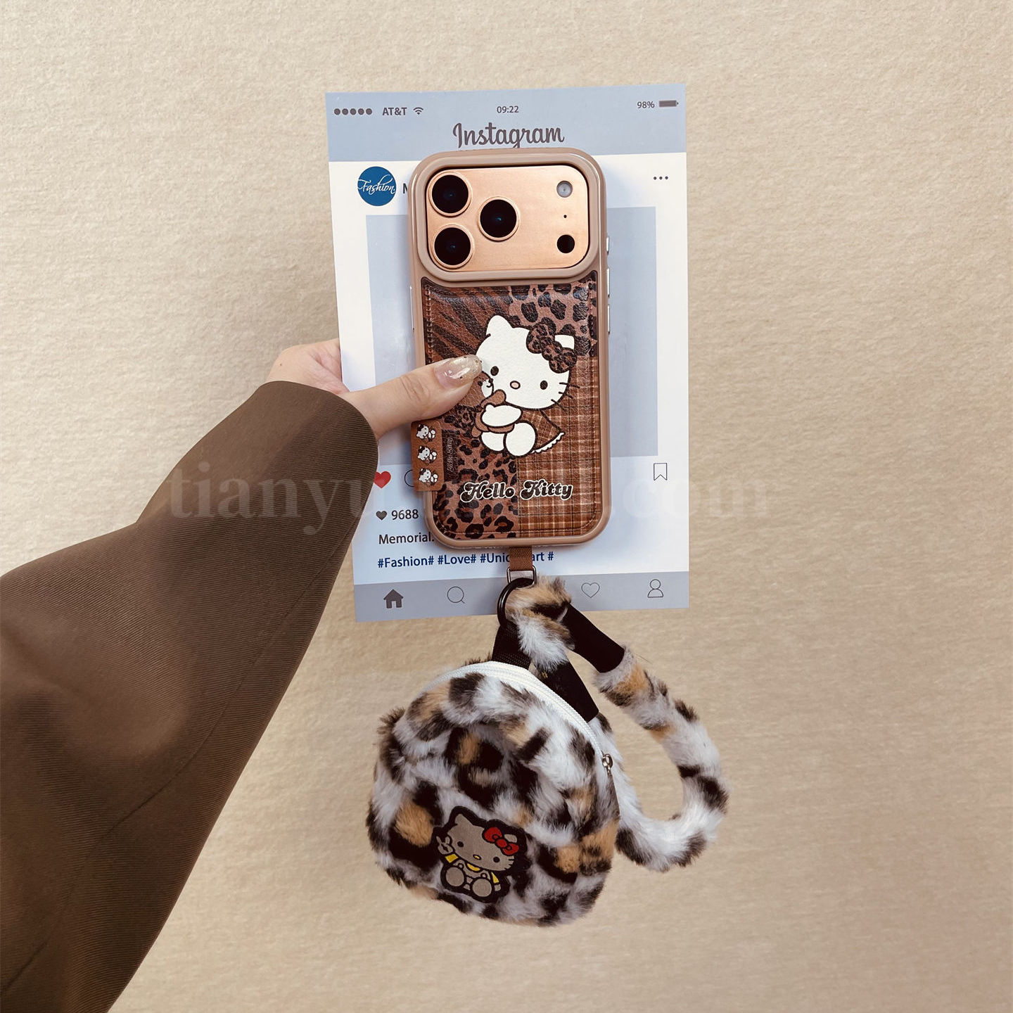 恬妤 秋冬复古拼接豹纹kt猫适用于苹果17手机壳iphone15pro毛绒小书包17promax可爱16皮质14pro挂绳17斜挎15