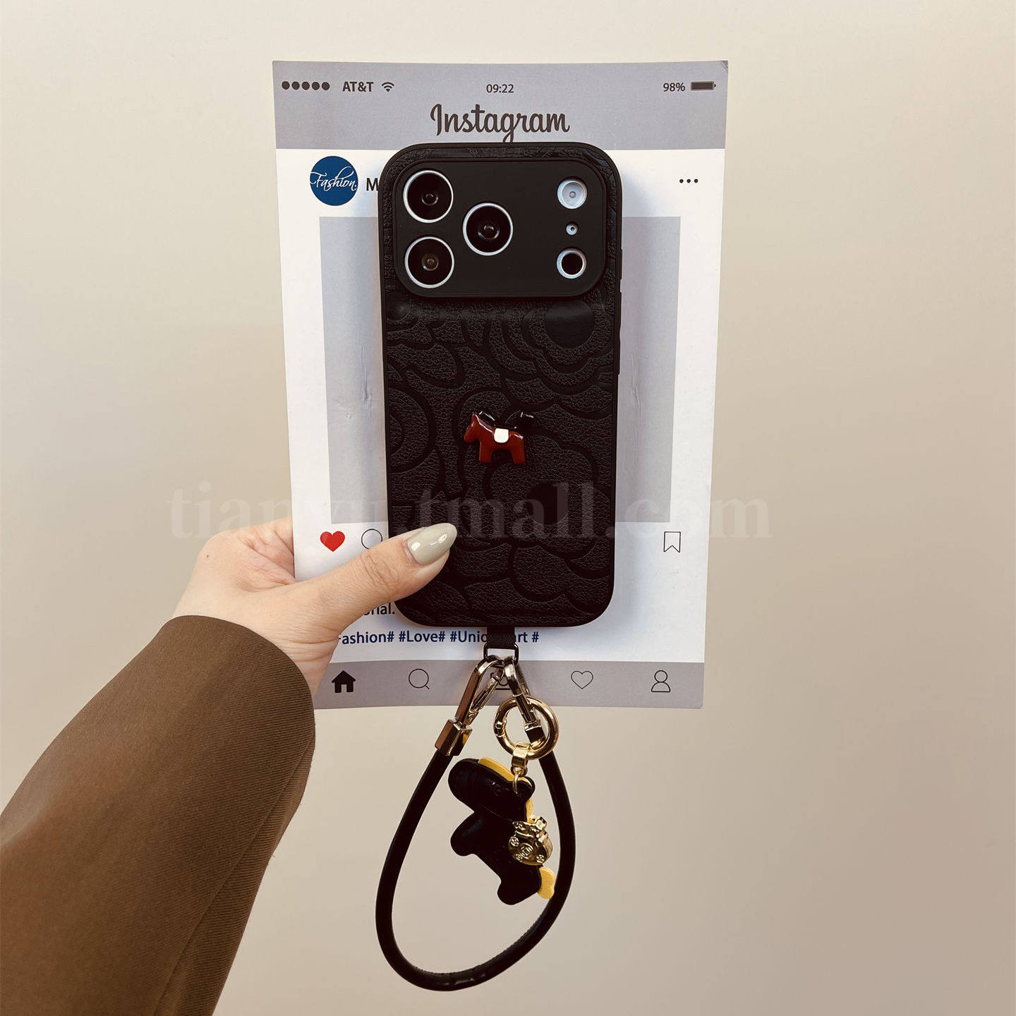 恬妤 小香风黑色花纹立体小马适用于iphone17promax手机壳苹果16pro高级感17皮质14马年挂绳13promax全包15p,3C数码配件,手机保护套/壳,淘宝优惠券,粉丝福利购,淘宝优惠卷