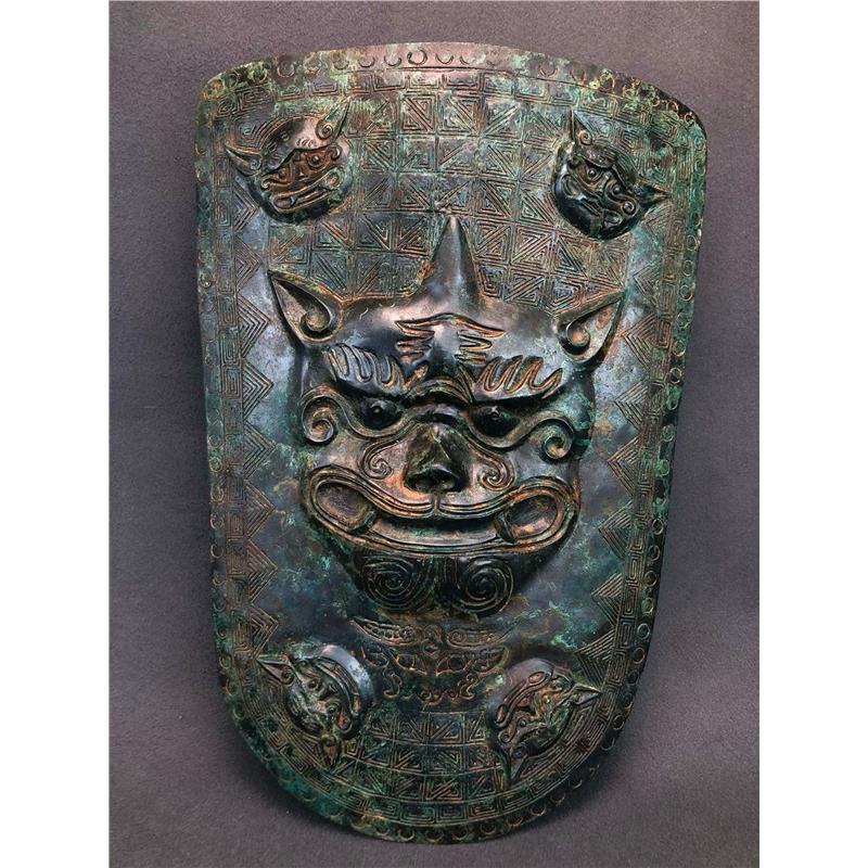 古代防御兵器战国铜盾牌影视道具高47厘米 ,宽32厘米 ,重7.6斤