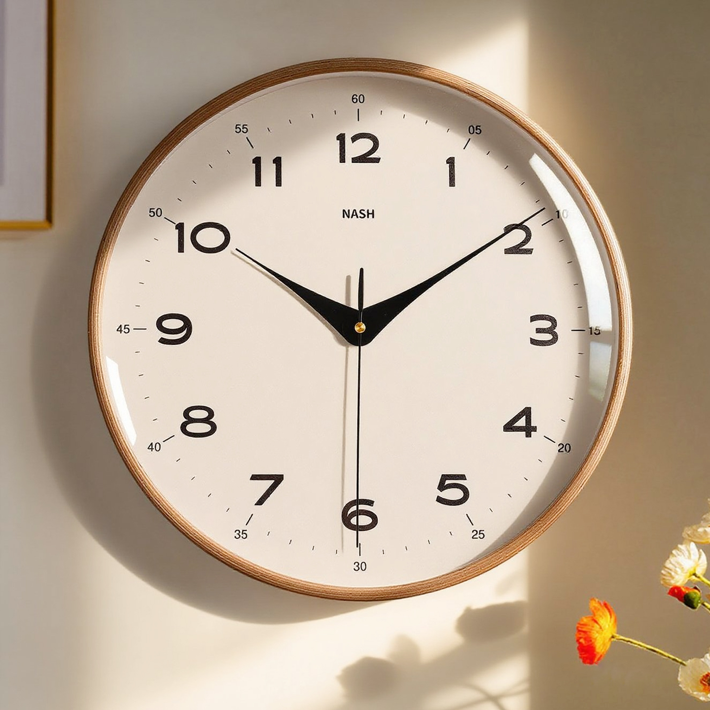 原木风挂钟现代简约大气静音时钟客厅家用挂墙创意石英钟2025新款