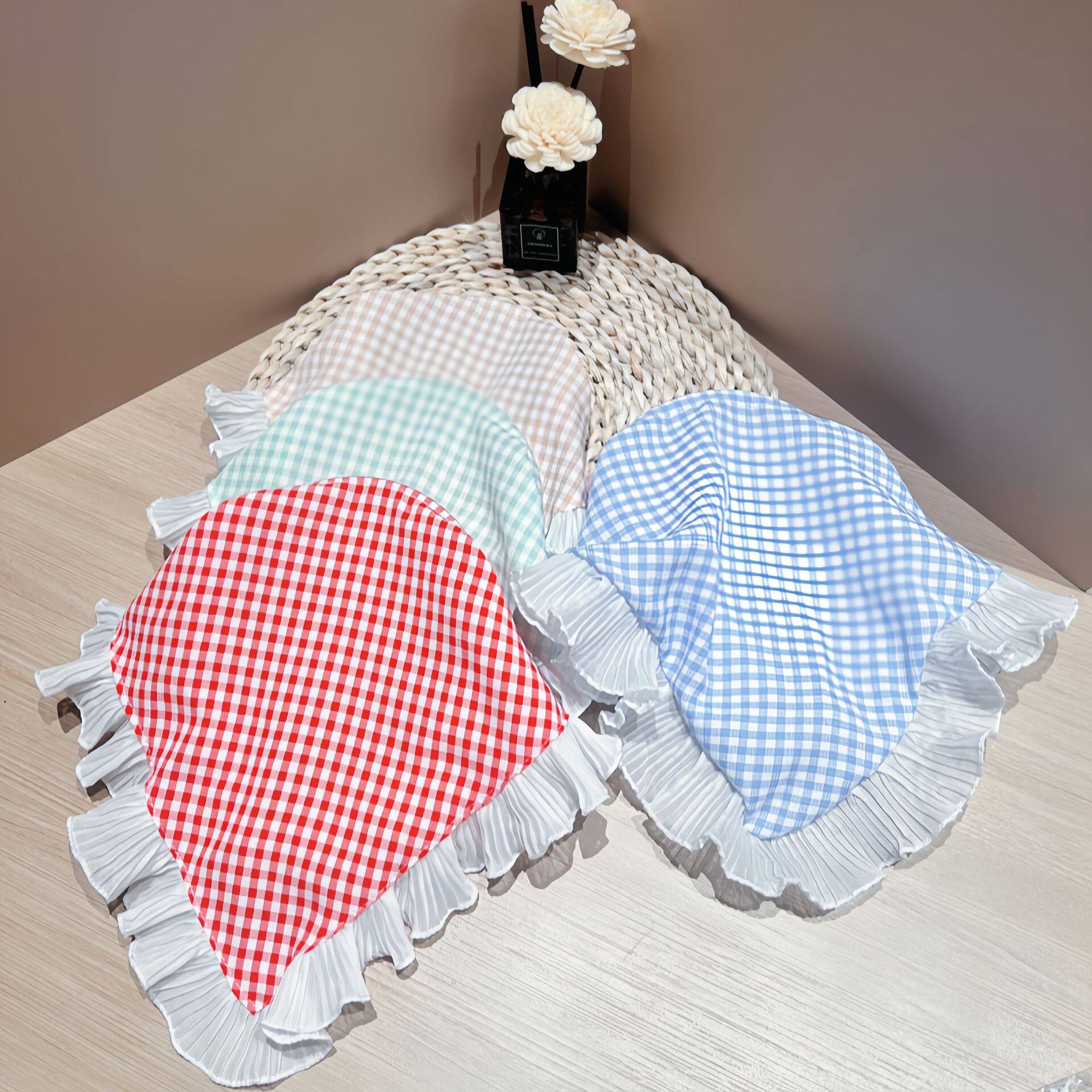 Lace headscarf with cute countryside style and triangular sc