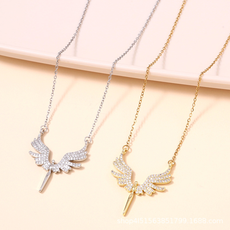 European  explosive Angel Wings Pendant Necklace exquisite