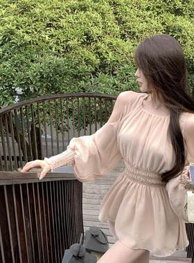 设计感露肩泡泡袖收腰中长雪纺衫套装女2025春季高腰短裤两件套