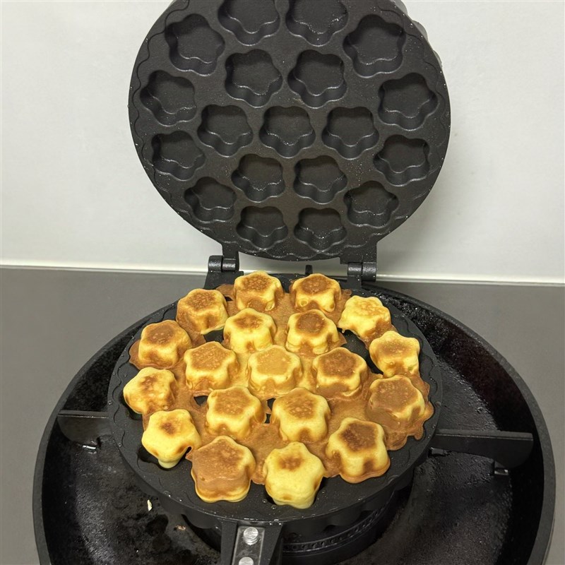 热销梅花小蛋糕烤盘双面模具家用燃气式经典零食不粘锅送食谱