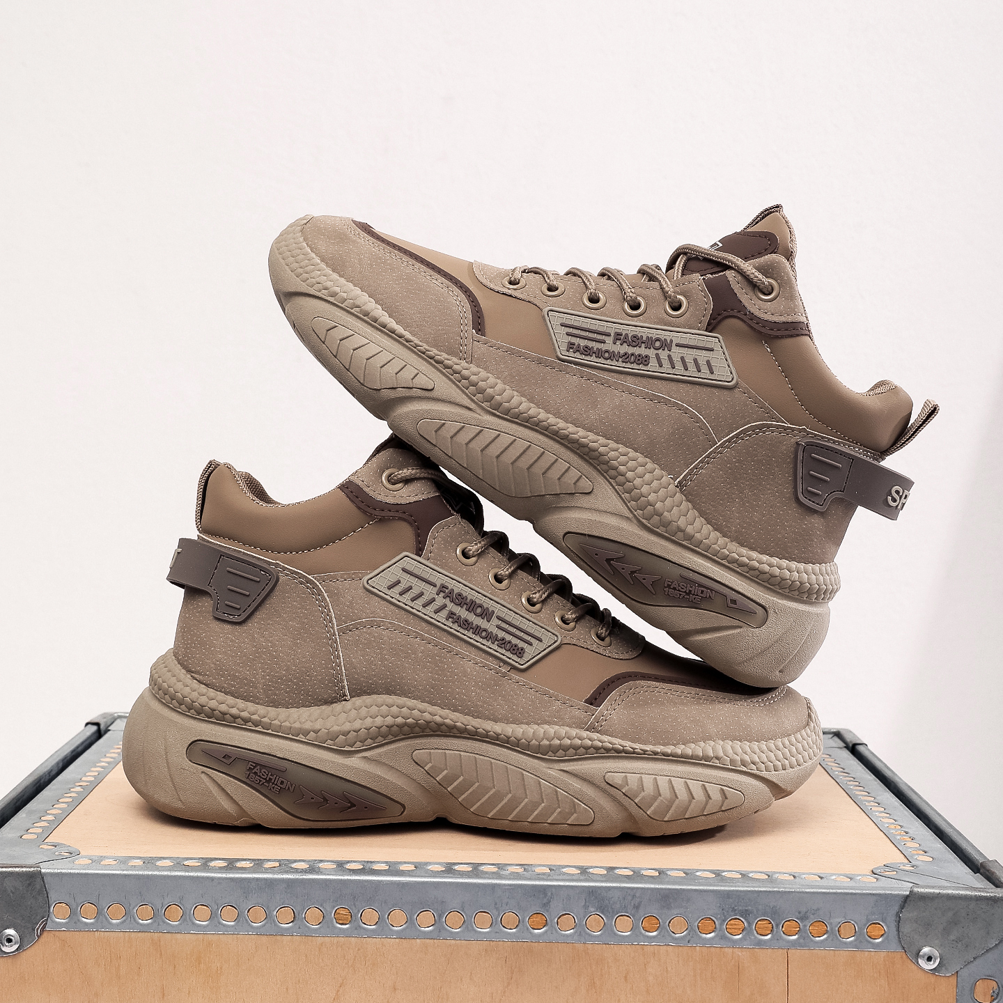 2025新款秋季高帮鞋男款板鞋复古老爹上班工作鞋男士休闲劳保潮鞋