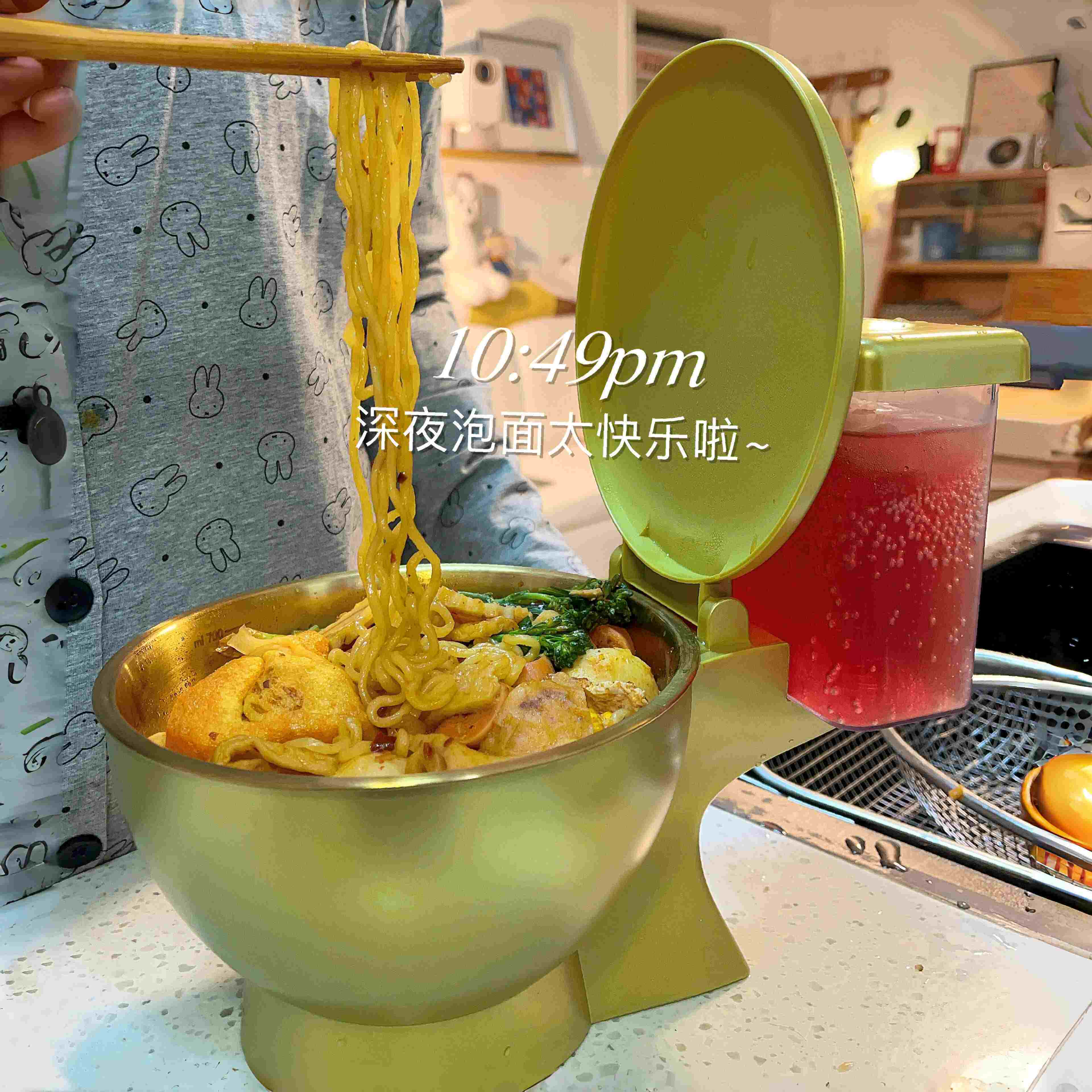 马桶碗大容量泡面碗一物多用快乐桶一人食餐具抽象整蛊礼物送闺蜜