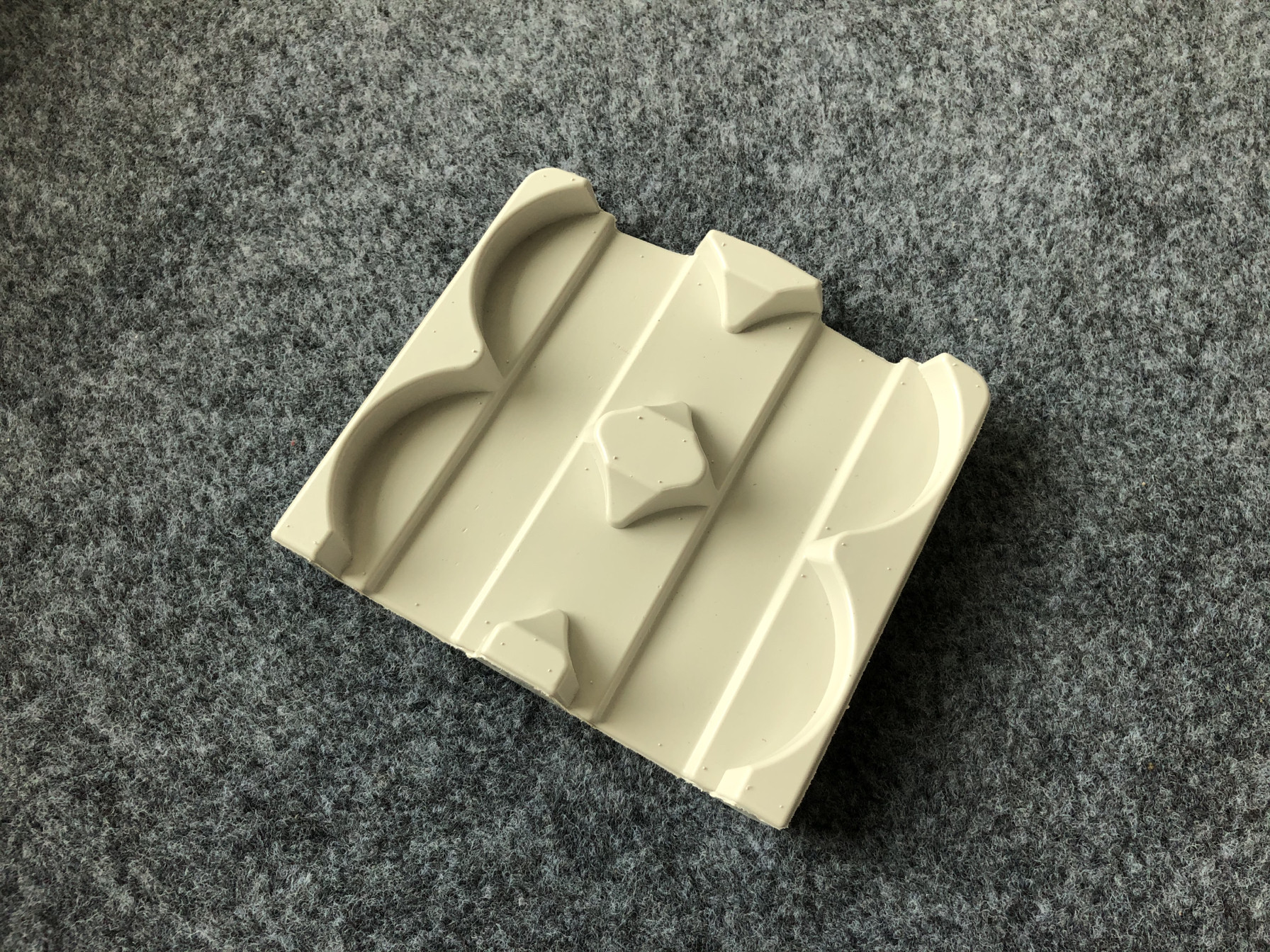 适用于霸道LC120普拉多LC150冰箱垫扶手箱垫原车冰箱底座饮料垫座