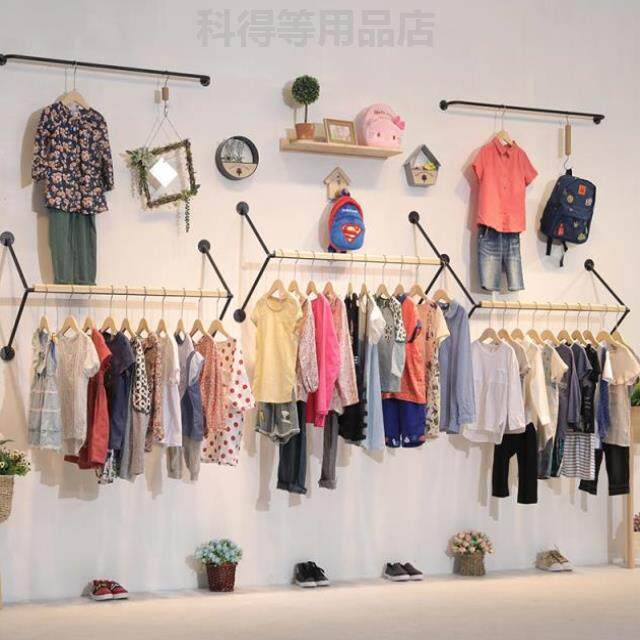 服装店展示设计墙壁挂衣服架子童装店货架装修架上效果图铁艺实木