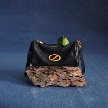 直见SUPERMERCY枕头包轻奢小众高级头层牛皮秋季通勤单肩斜挎软包