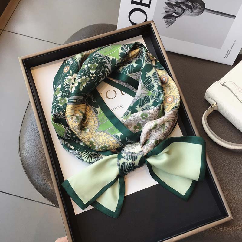 Classykey时髦仿真丝丝巾