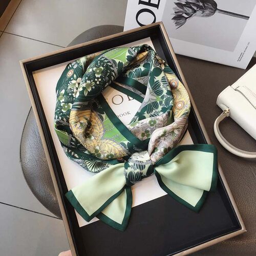 Classykey时髦仿真丝丝巾