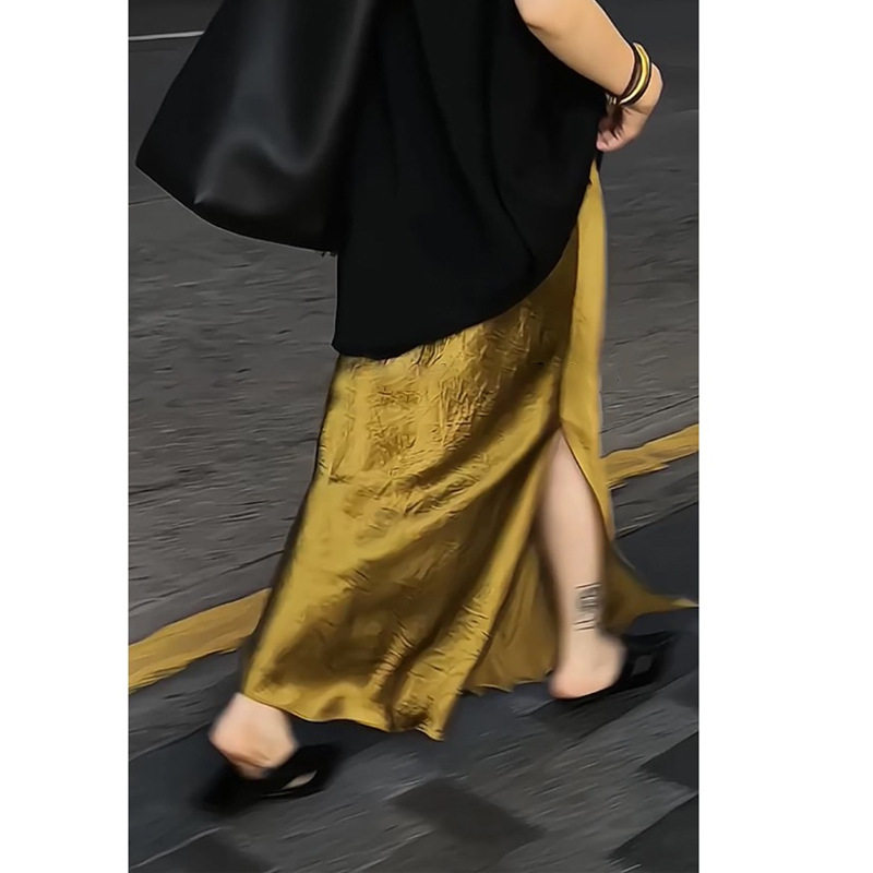 2024新款港味chic设计感小众长裙金色缎面开叉肌理感半身裙子女夏